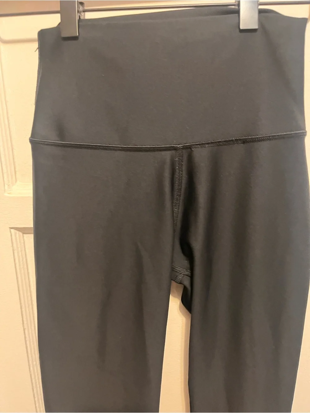 ALO Yoga sleek black
